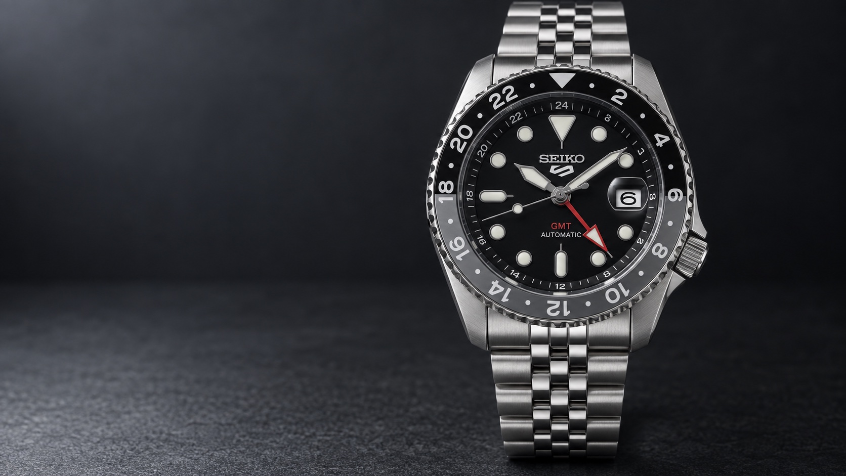 Illustration of the Seiko 5 GMT SSK001, reference SSK001K1.